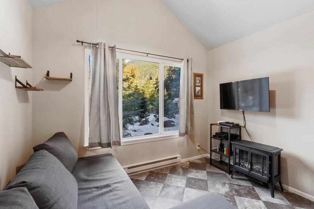 אשפורד Cozy Tiny Home Steps Away From Mt. Rainier מראה חיצוני תמונה