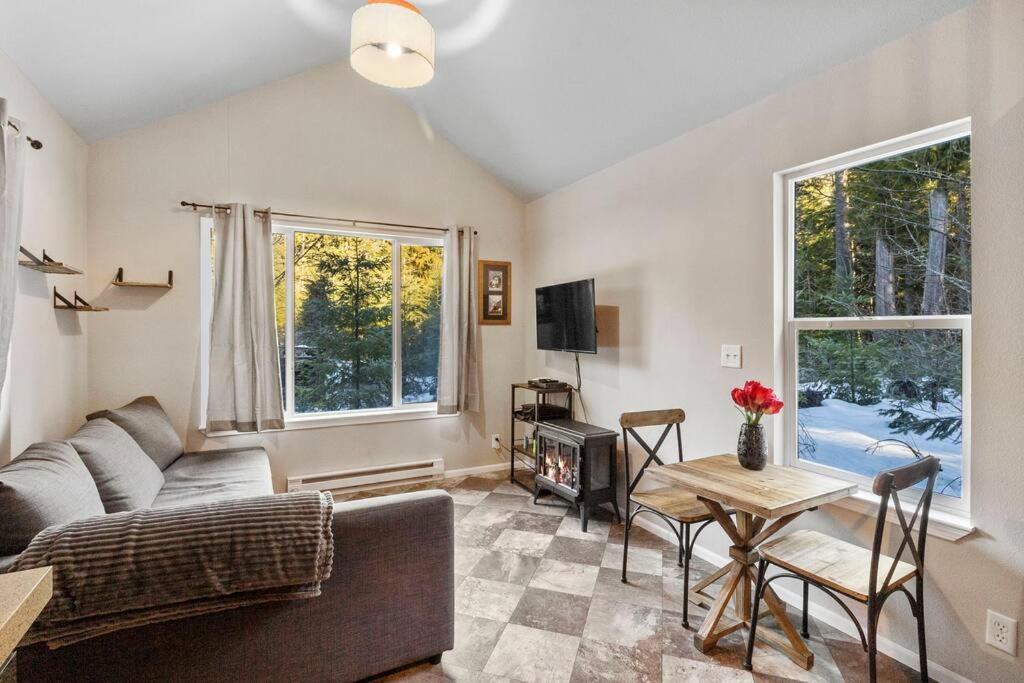 אשפורד Cozy Tiny Home Steps Away From Mt. Rainier מראה חיצוני תמונה
