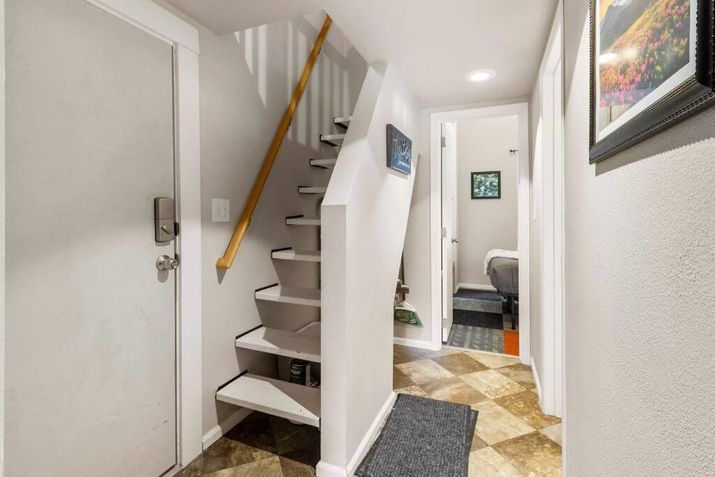 אשפורד Cozy Tiny Home Steps Away From Mt. Rainier מראה חיצוני תמונה