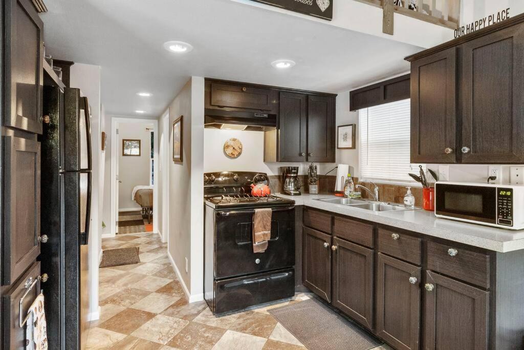 אשפורד Cozy Tiny Home Steps Away From Mt. Rainier מראה חיצוני תמונה